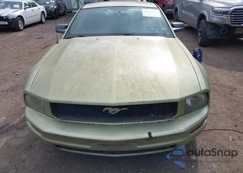 2005 Ford Mustang V6 Deluxe/V6 Premium из США, поврежденный, VIN 1ZVFT80N655239054
